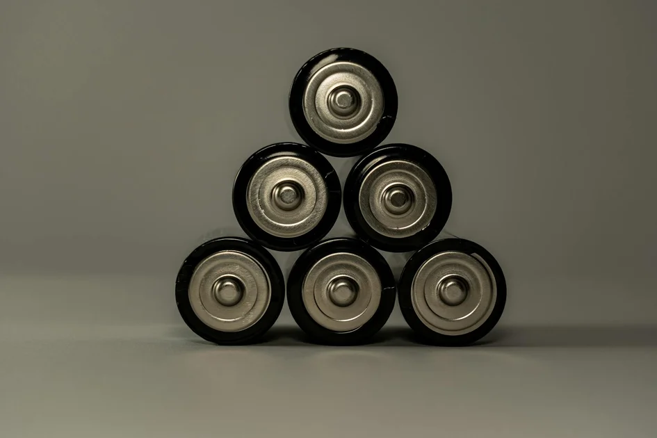 The Battery and Electrical Paradox